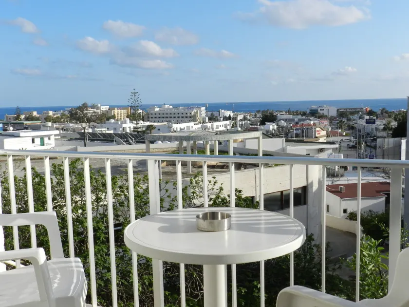 Elenapa Holiday Apartments - Image 1