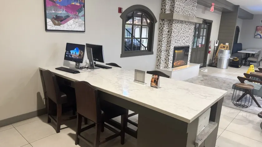 Best Western Corona Hotel & Suites - Image 1
