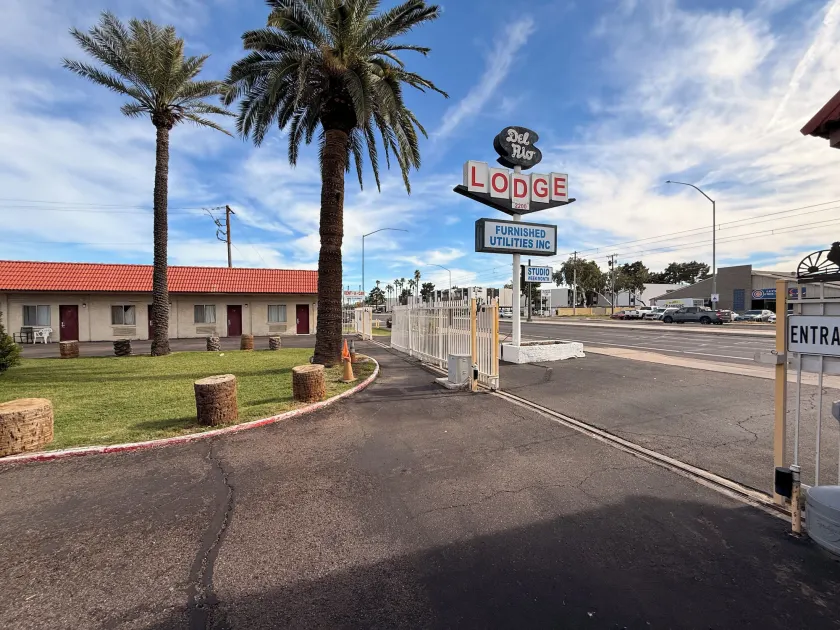 Del Rio Hotel O near Mesa Downtown - Image 1