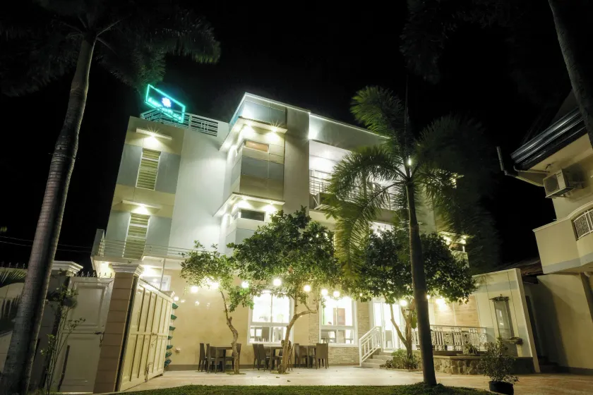 Ambien's Place Residential Hotel - Image 1