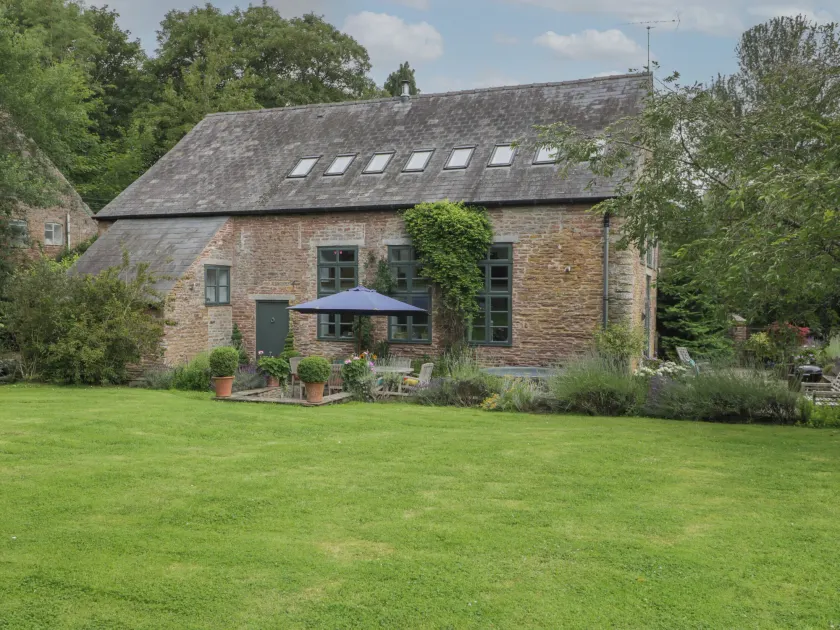 Owl Barn - Image 1