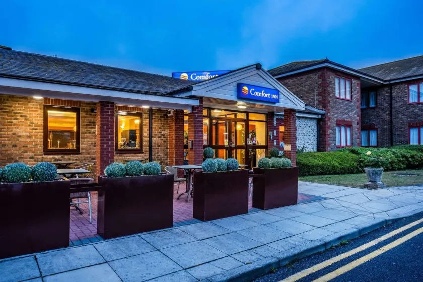 Comfort Inn Arundel - Image 1