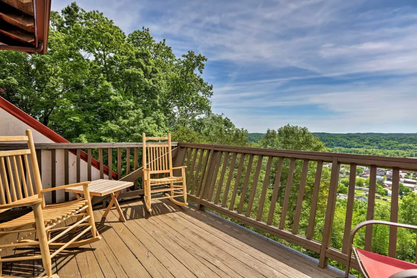 Burkesville Apt w/ Deck, Views & Pool Access! - Image 1
