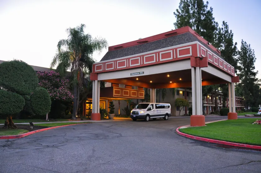 Piccadilly Inn Airport - Image 1