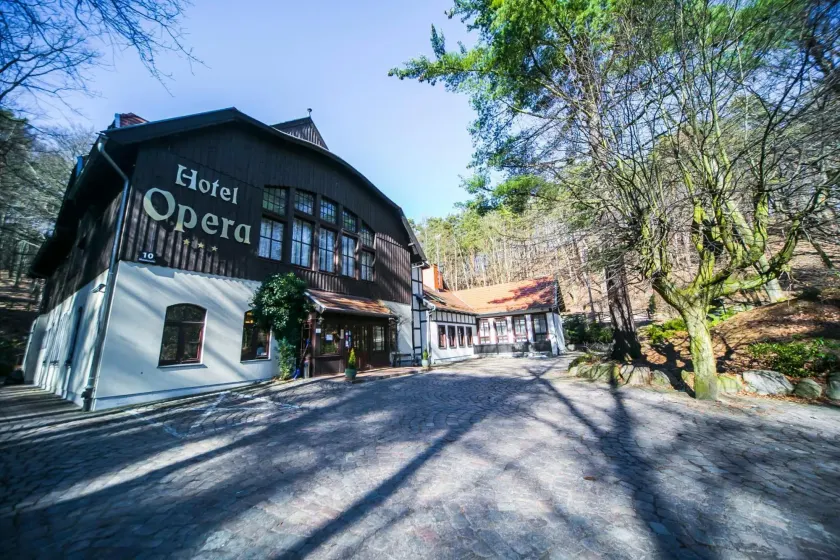 Hotel Opera - Image 1