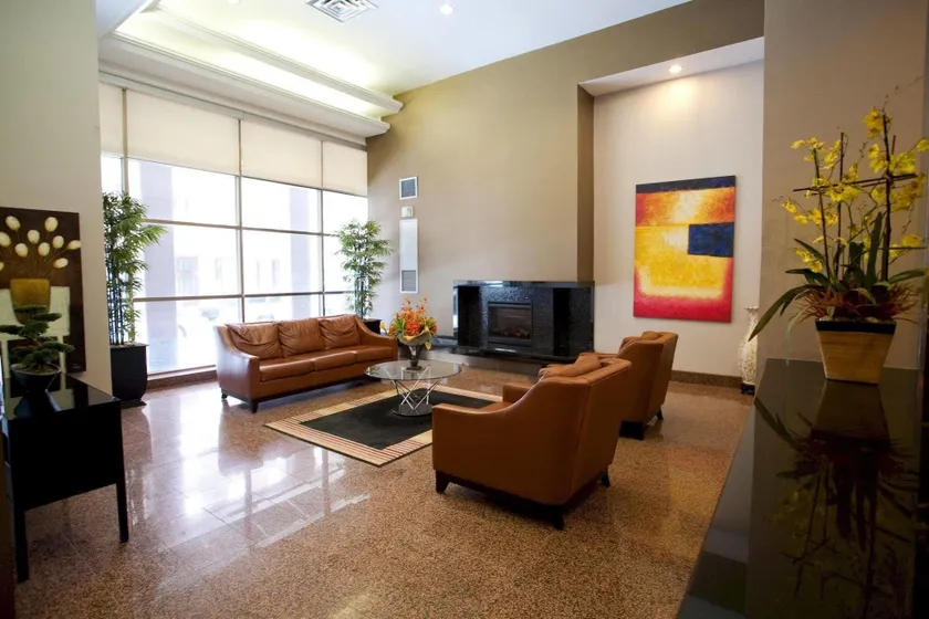 Conservatory Tower Suites - Glen Grove - Lobby