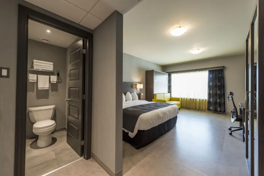 Hotel & Suites Le Dauphin Drummondville - Image 1