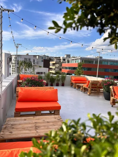 Graffiti Hotel Rooftop - Central Location - Image 1
