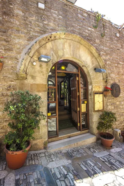 Hotel Elimo - Image 1