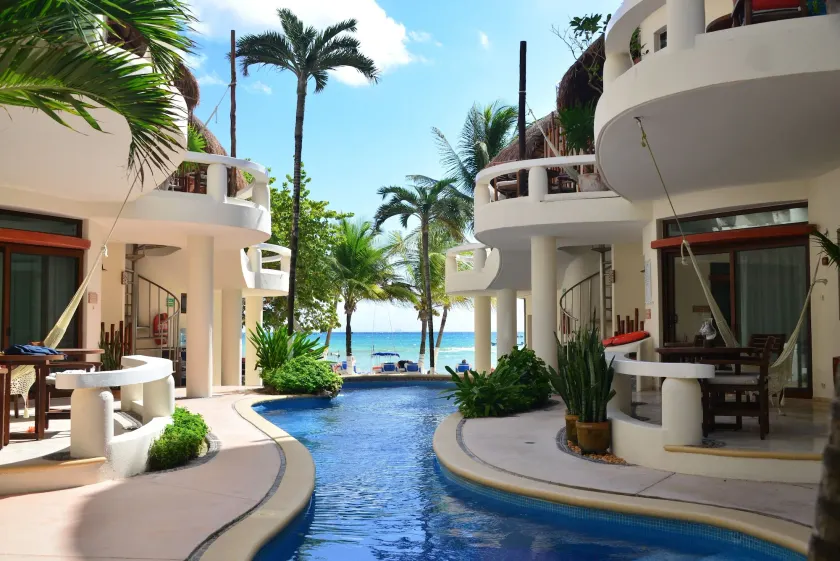 Playa Palms Beach Hotel - Image 1
