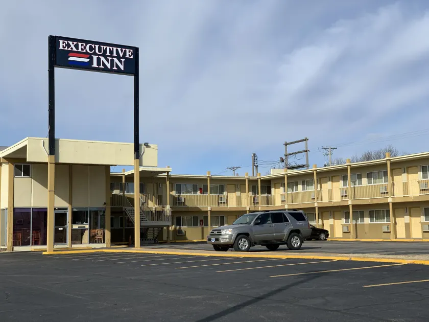 Executive Inn Dodge City, KS - Image 1