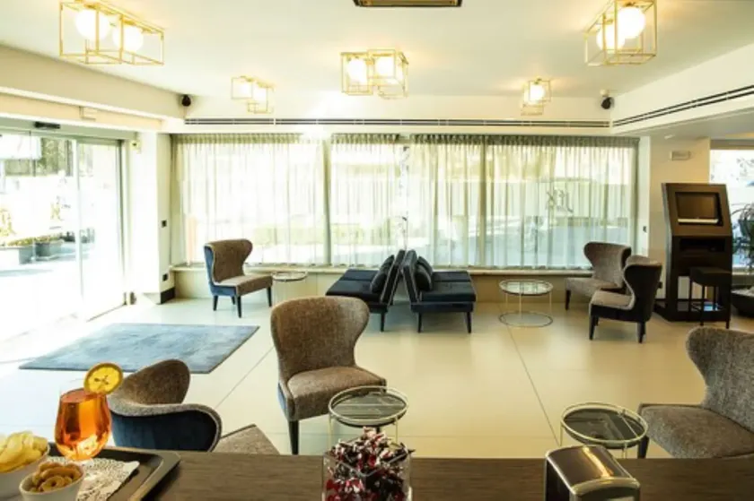 Best Western JFK Hotel - Image 1
