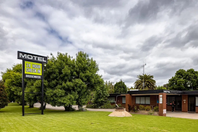 Bridgewater Motel Victoria-24 HourCheck-In - Image 1