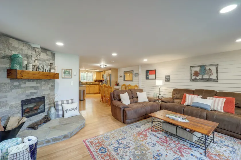 Walk to Ski & Golf: Sugar Mountain Condo! - Image 1