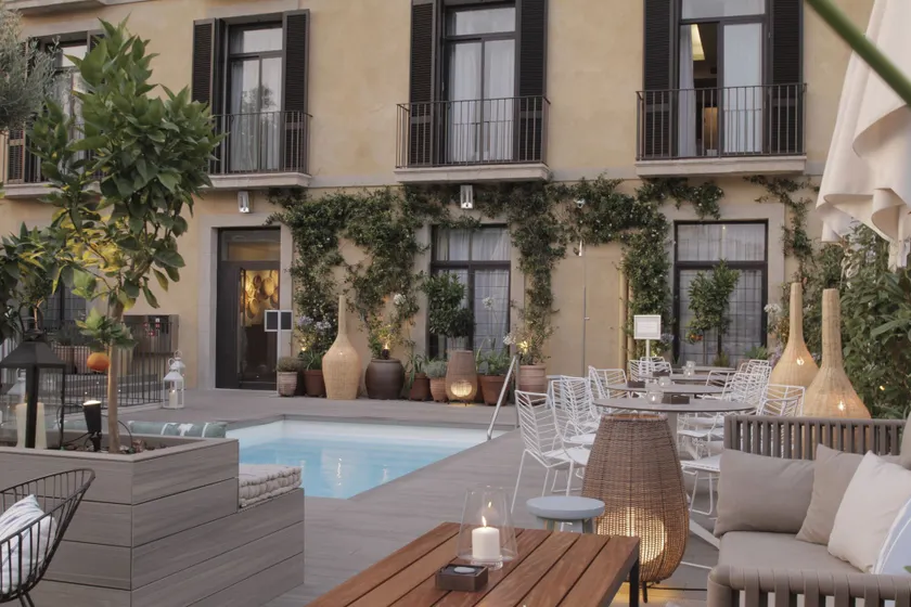 Hotel Oasis - Image 1
