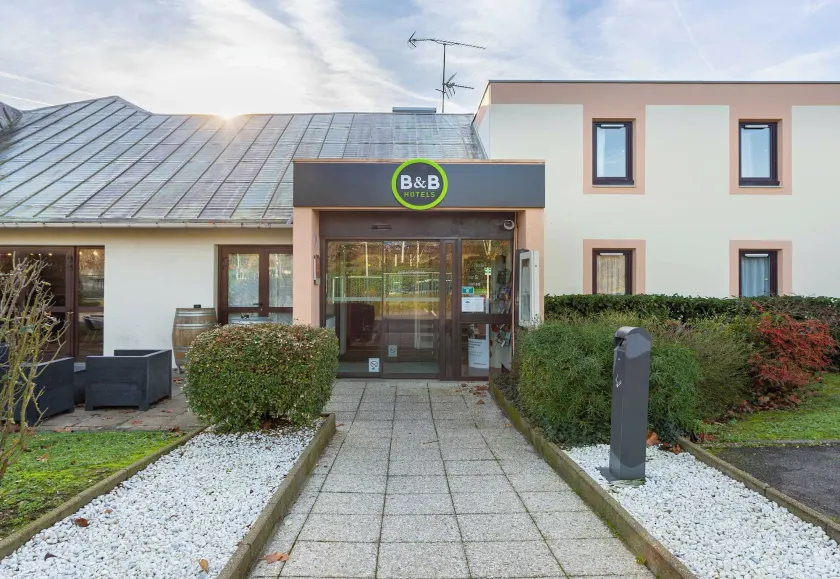 B&B HOTEL Blois Nord Vallée Maillard - Image 1
