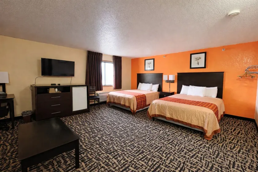 North Town Inn & Suites - Image 1