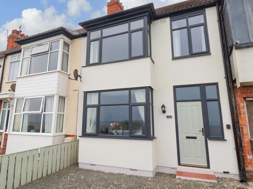 Sea View House - Image 1