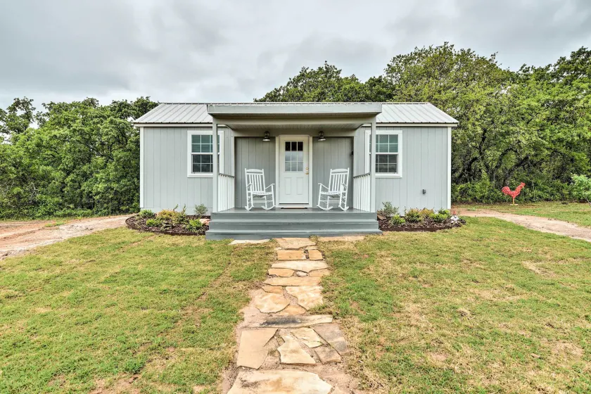 On-Site Pond & Fire Pit: Montague Retreat! - Image 1