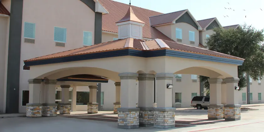 FairBridge Inn & Suites Cuero - Image 1