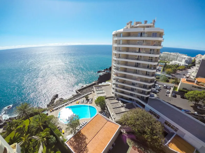 Duas Torres Hotel - Image 1