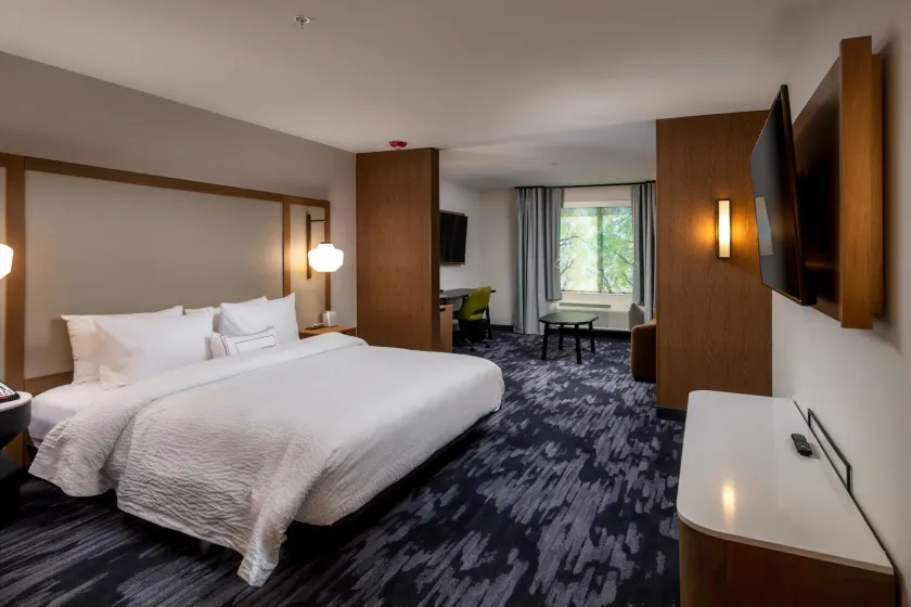 Fairfield Inn & Suites by Marriott Little Rock Airport - Image 1