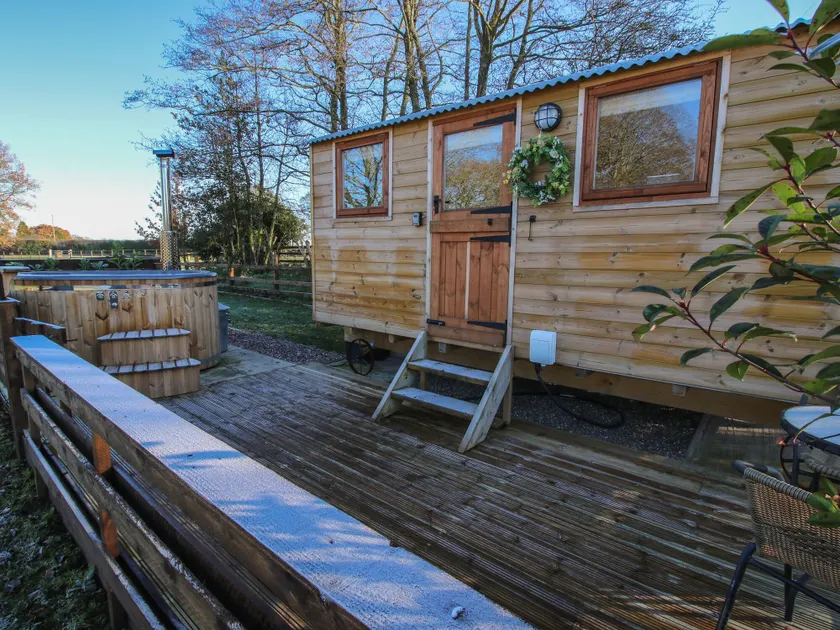 The Oak Hut - Image 1