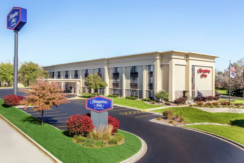 Hampton Inn Milwaukee-Airport - Image 1