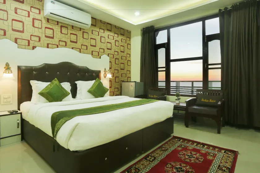 Treebo Roshan House with Valley View - Image 1