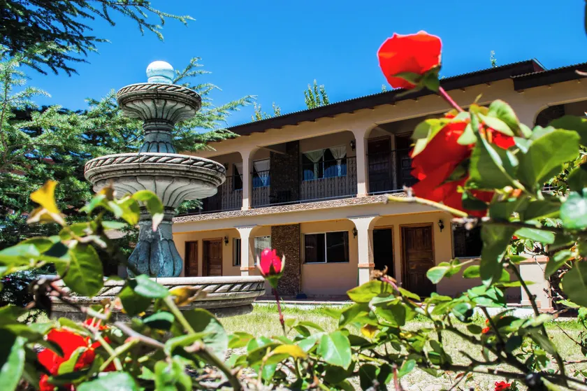 Hotel Cascada Inn - Image 1
