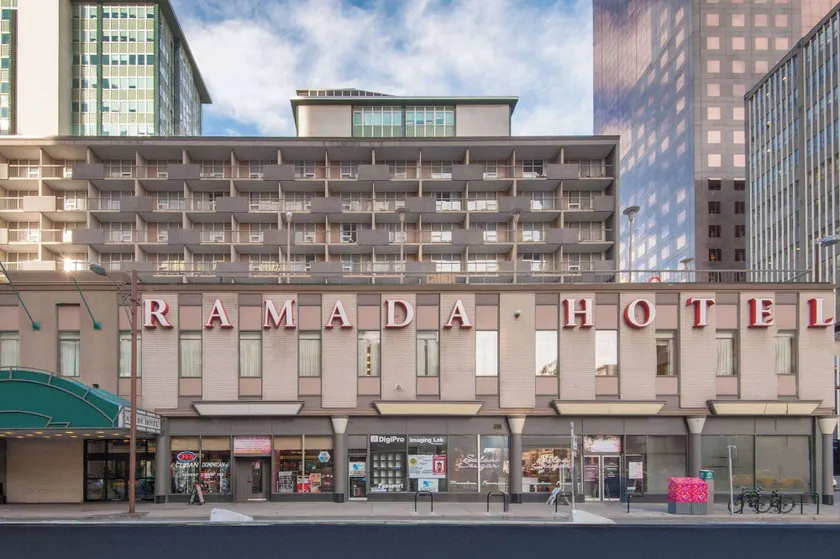 Ramada Plaza by Wyndham Calgary Downtown - Image 1