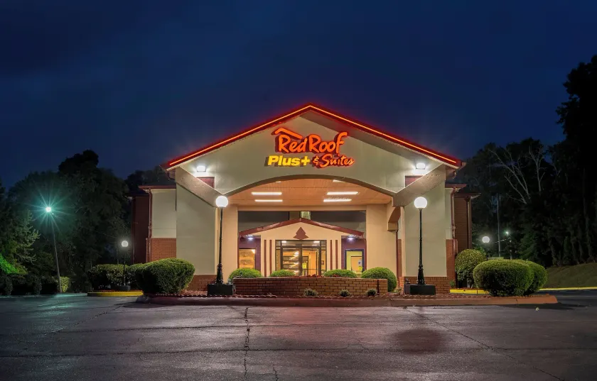 Red Roof Inn PLUS+ & Suites Opelika - Image 1