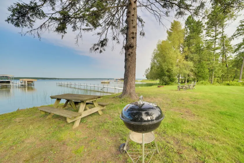 Indian River Fall Escape: Fire Pit & Lake Views - Image 1