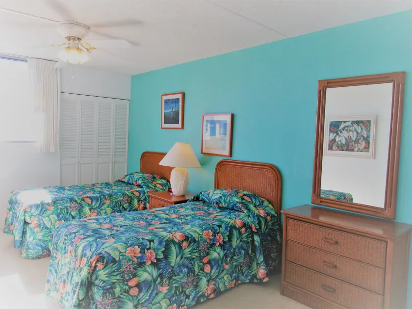 HEART of WAIKIKI,1BDRM,FREE PARKING, WIFI,NO RESORT FEES,YOUTUBE,NETFLIX ! - Rom