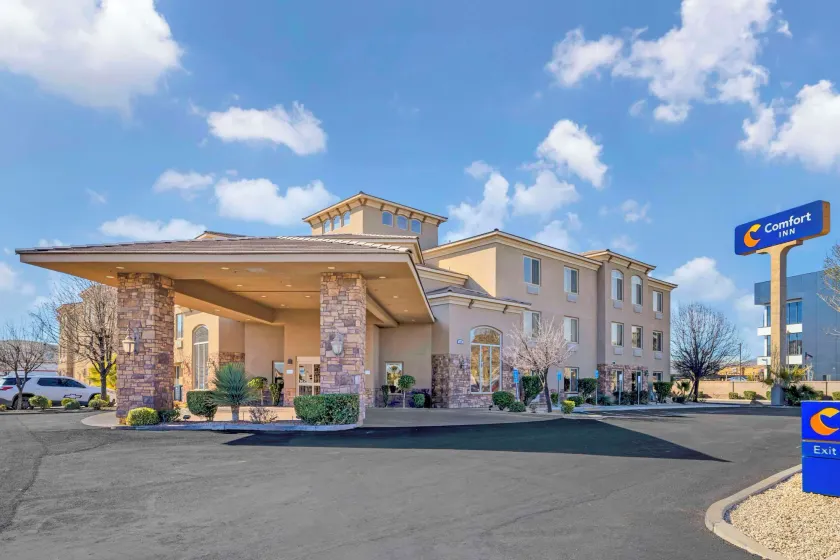 Comfort Inn at Convention Center - Image 1