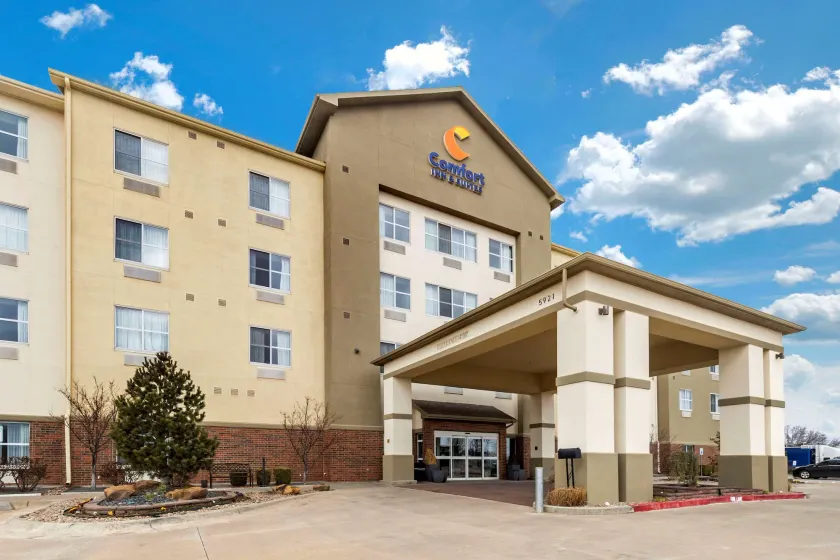 Comfort Inn & Suites Oklahoma City West - I-40 - Image 1