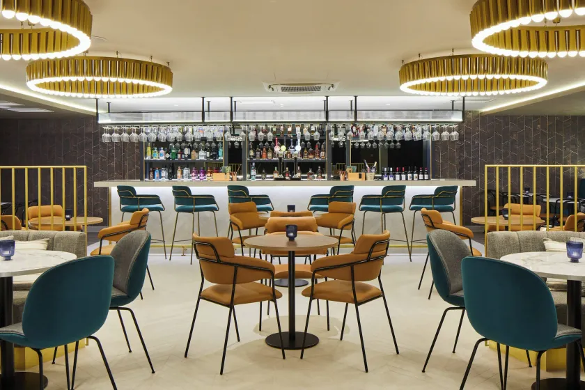 Courtyard by Marriott London Heathrow Airport - Image 1