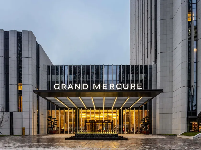 Grand Mercure Yichang Waitan - Image 1