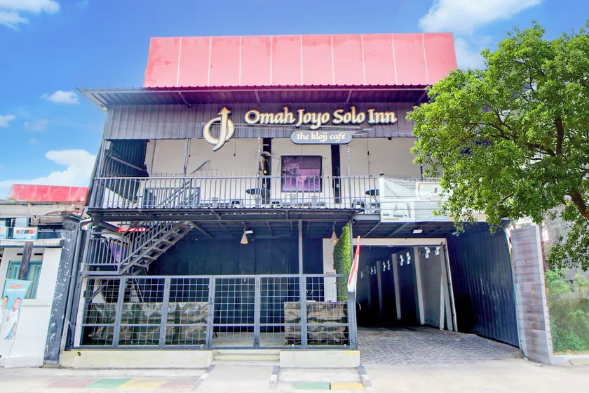 RedDoorz at Omah Joyo Solo Inn - Image 1