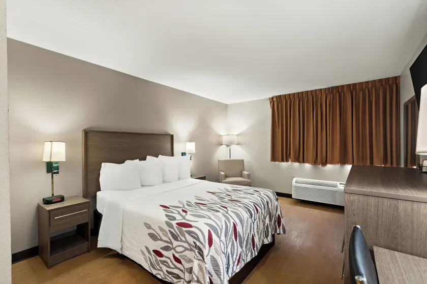Red Roof Inn Martinsburg - Image 1