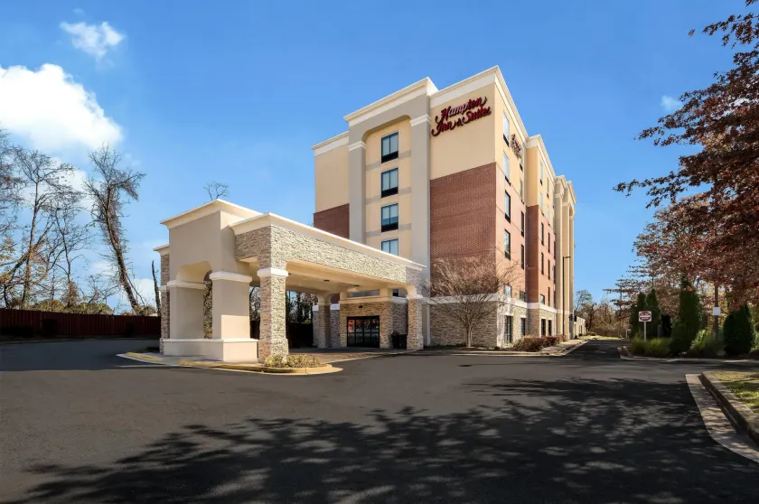 Hampton Inn & Suites Camp Springs/Andrews AFB - Image 1