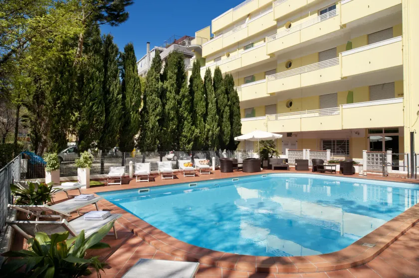 Astoria Suite Hotel - Image 1