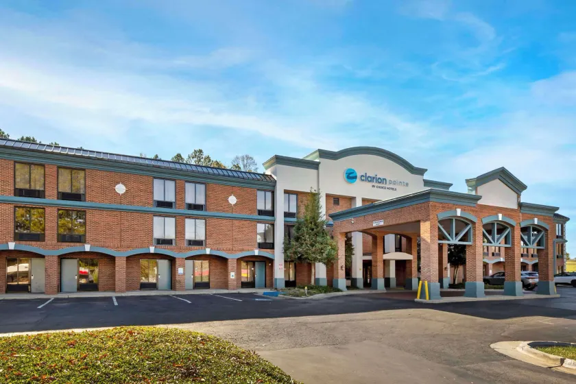 Clarion Pointe Durham Research Triangle Park - Image 1