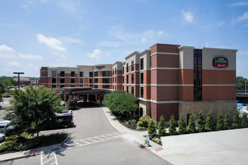 Courtyard by Marriott Cincinnati Midtown/Rookwood - Image 1