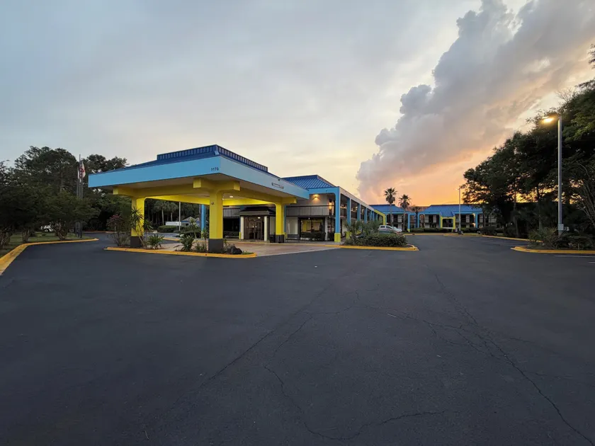 Days Inn by Wyndham Jacksonville Airport - Image 1