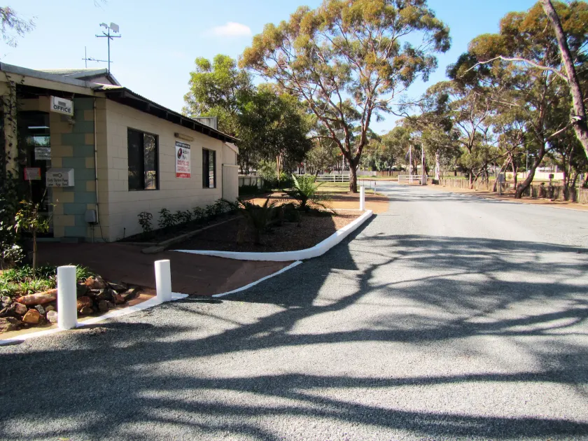 Acclaim Gateway Tourist Park - Image 1