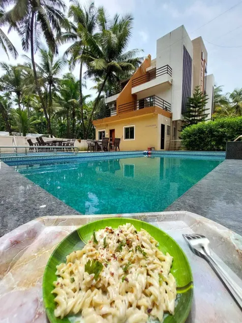 Royal Paradise Hotel - Image 1