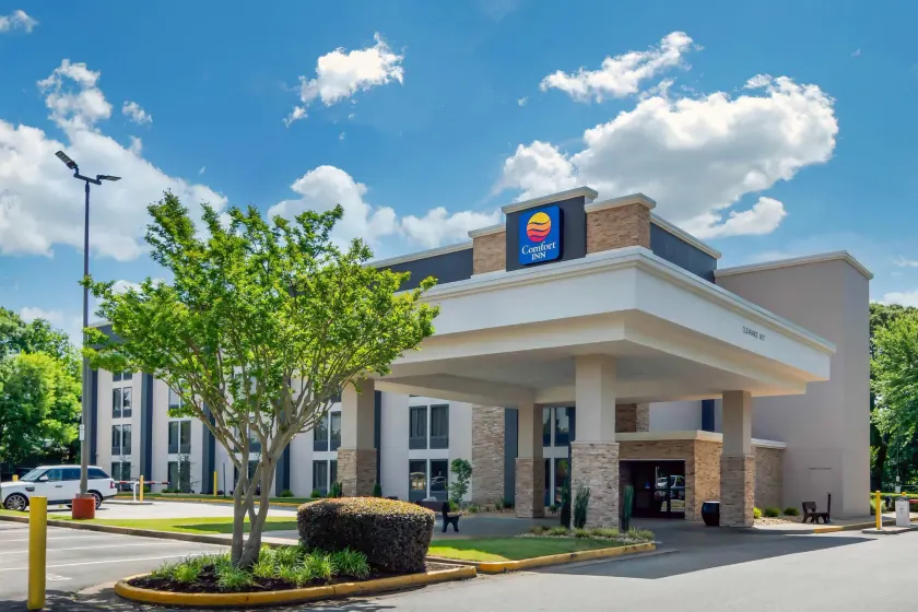 Spark by Hilton Atlanta Airport South College Park - Image 1