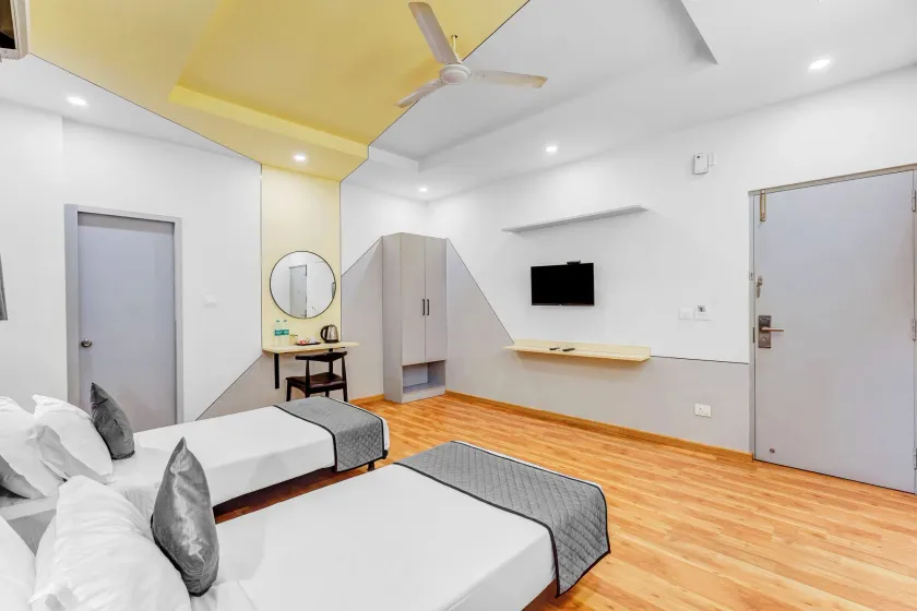 UPAR Hotels Nungambakkam Nearby US Consulate Apollo hospital Sankara Nethralaya - Image 1