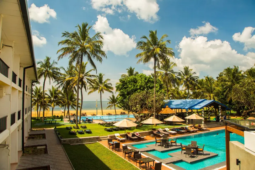 Camelot Beach Hotel - Image 1